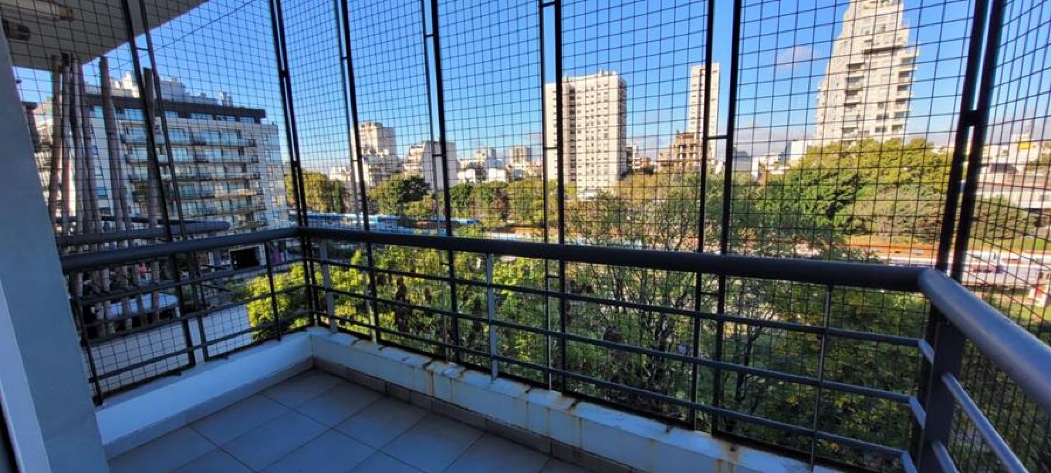 Colegiales, 2 Ambientes. FRENTE con balcon. MUY LUMINOSO. Excelente ubicacion frente a espacio verde Parque Ferroviario Colegiales 