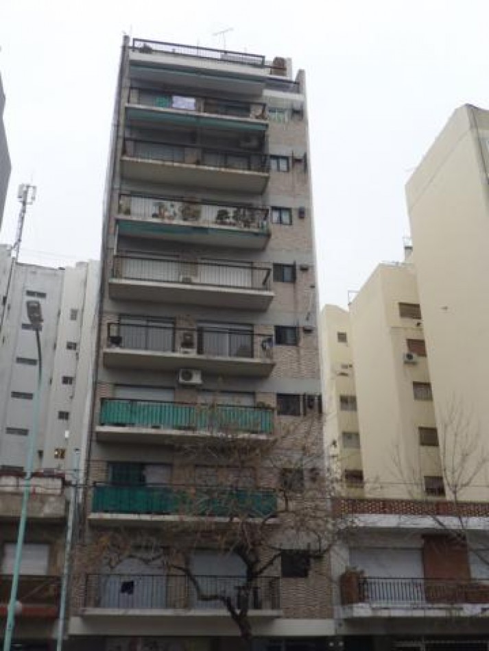 Palermo, 2 Ambientes. Contrafrente, MUY LUMINOSO. Sobre Av. S. Ortiz , zona plaza Armenia / Serrano