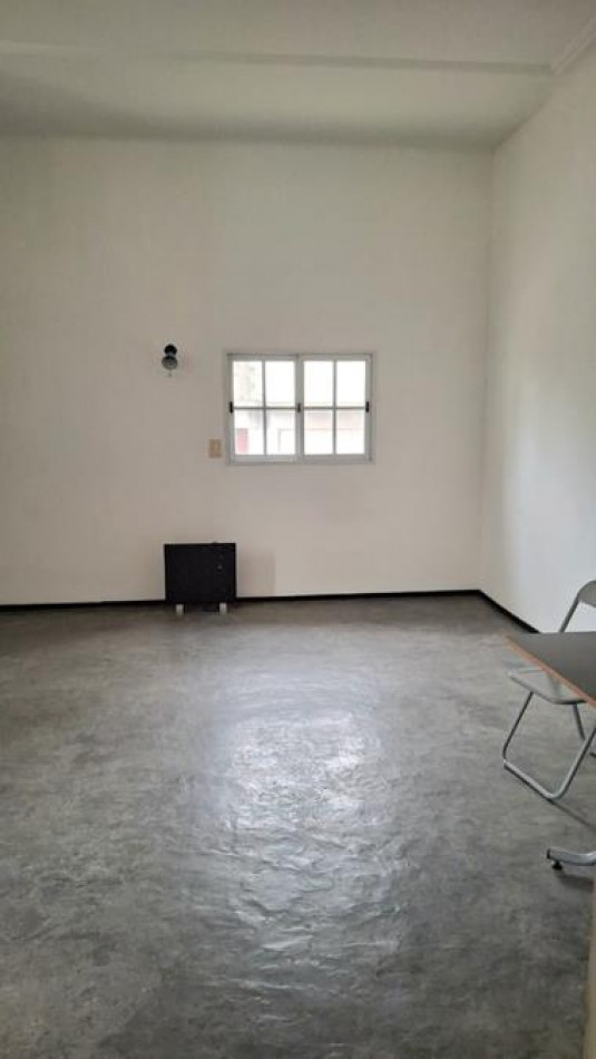 Once, 1 Ambiente, Contrafrente . Muy luminoso , tipo loft. MUY BUENA UBICACION. A mts estacion ONCE