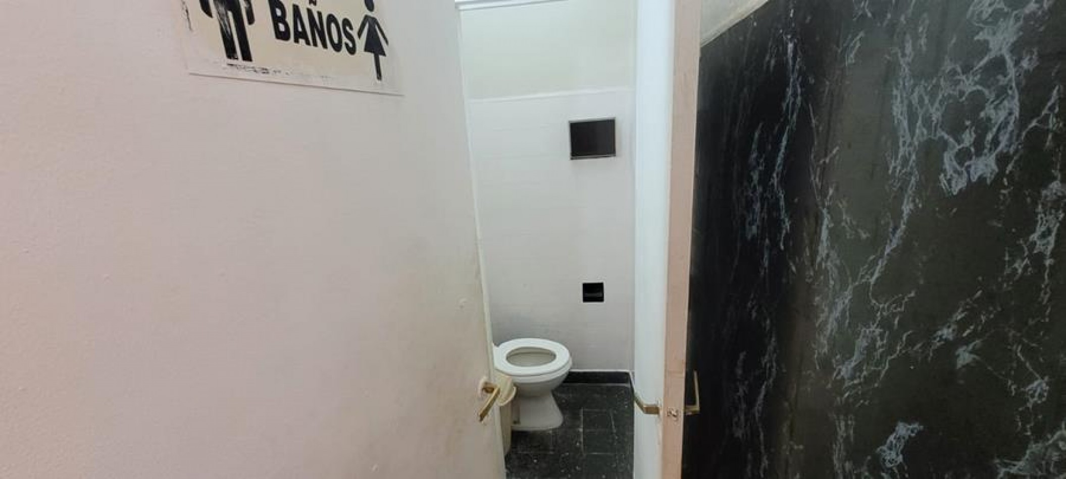 Palermo, local en importante esquina, muy buena esquina, MUY LUMINOSO