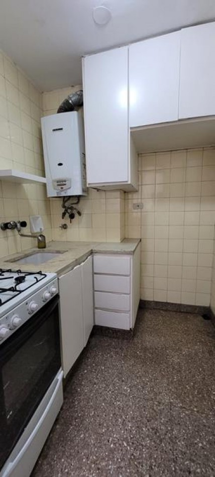 Palermo, 2 Ambientes . Interno, impecable. muy buena ubicacion sobre Av. S Ortiz a mts Av. Satan Fe