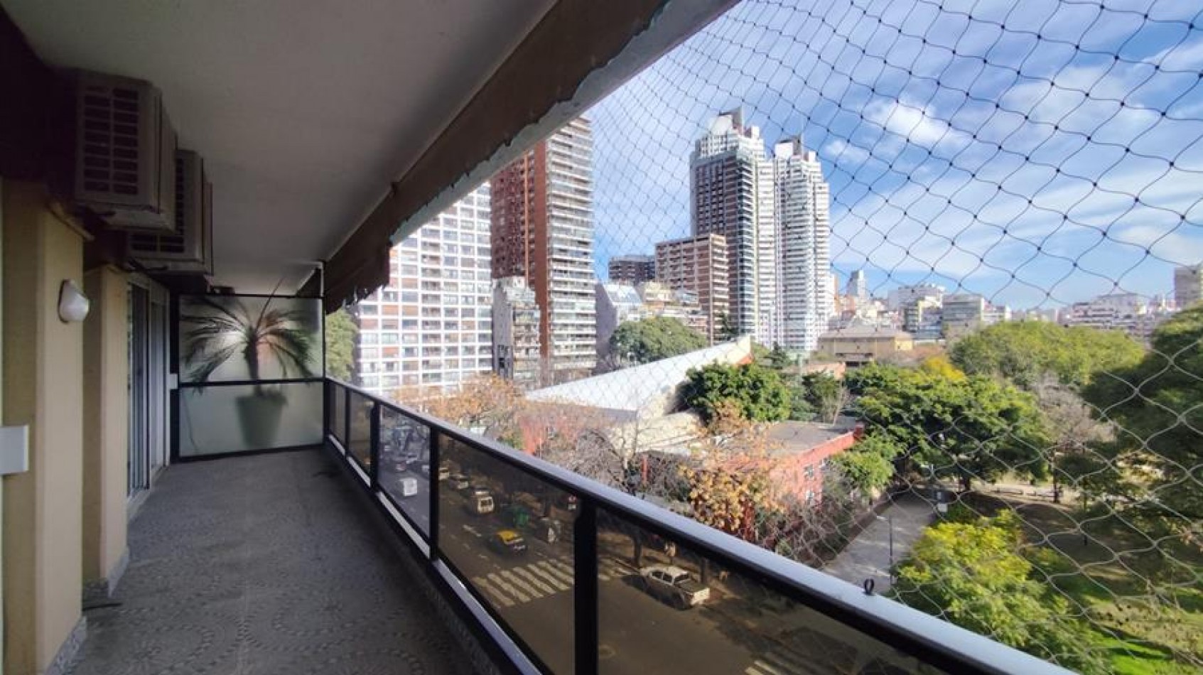Recoleta, 4 ambientes con dependencia, balcon corrido al Frente- cochera fija- EXCLENTE UBICACION SOBRE AV. CNEL DIAZ. 