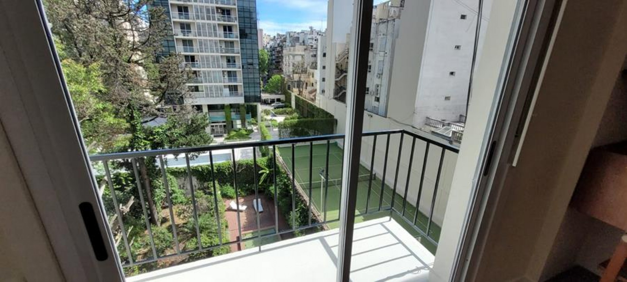 Palermo, 4 Ambientes con dependencia, contrafrent, balcon. EXCELENTE UBICACION, Frente a Shopping Alto Palermo. MUY LUMINOSO