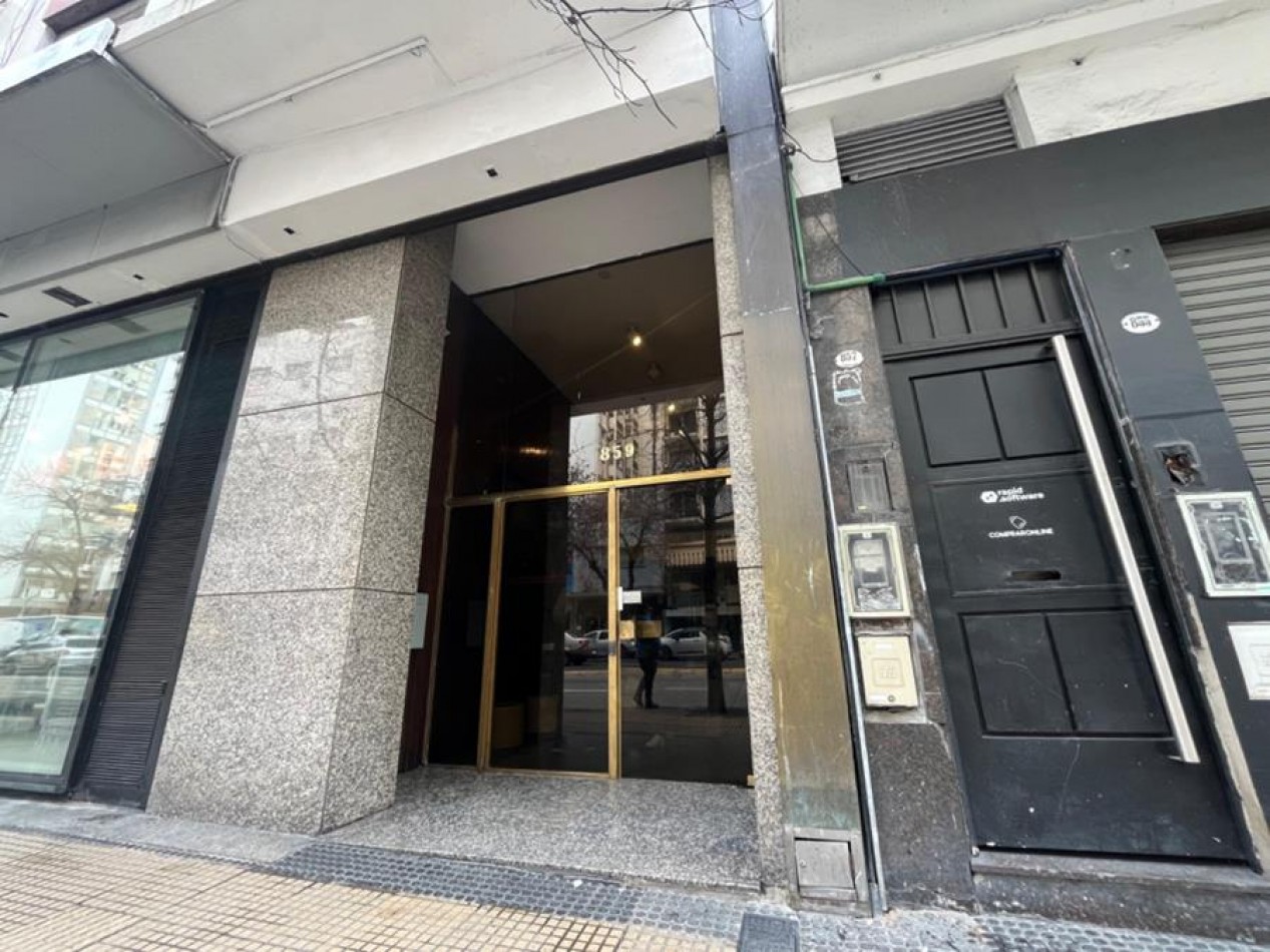 Microcentro, 2 Ambientes. Apto Profesional. FRENTE. MUY LUMINOSO. Excelente ubicacion a mts Av. 9 de Julio, Subte linea C, plaza San Martin