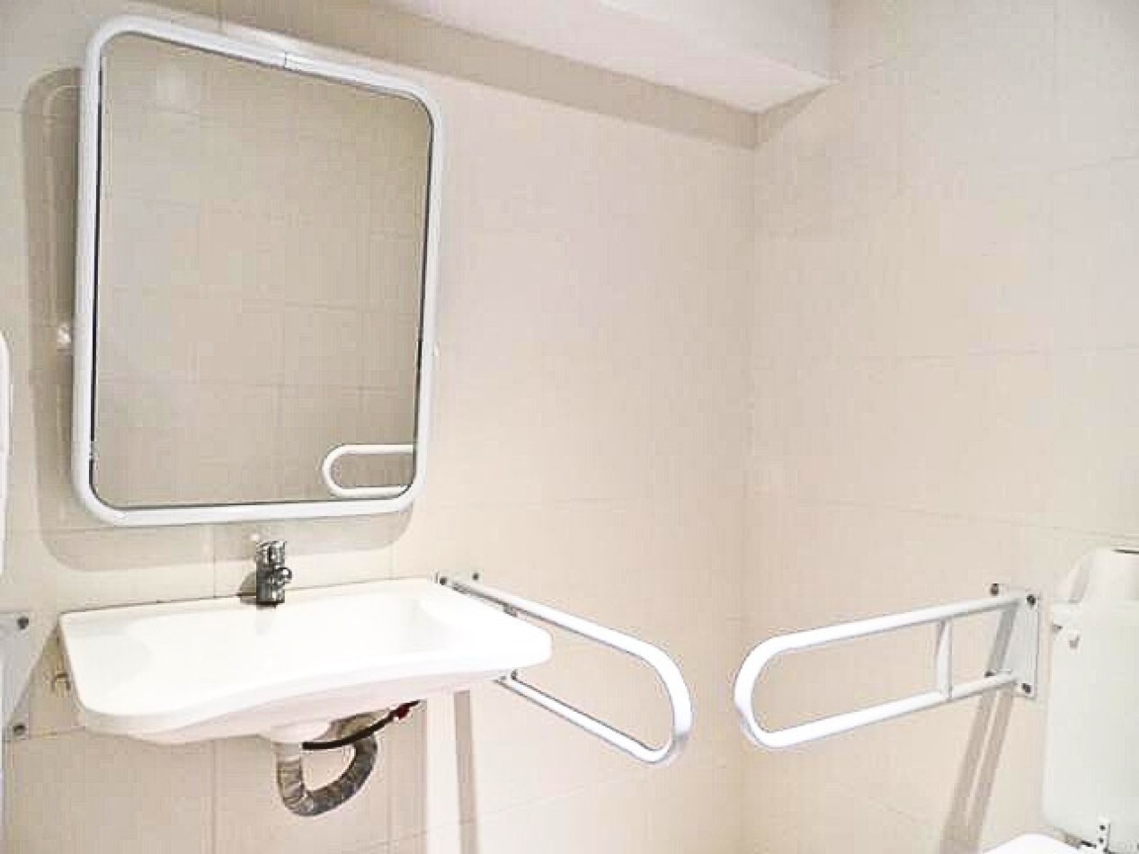 BARRIO NORTE, local a la calle. 72 mt2. M. T. de Alvear y Uriburu