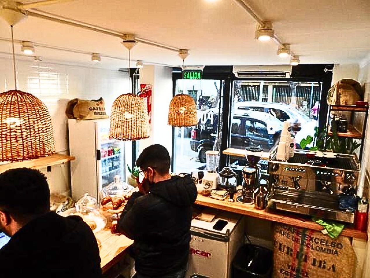 BARRIO NORTE, local a la calle. 72 mt2. M. T. de Alvear y Uriburu