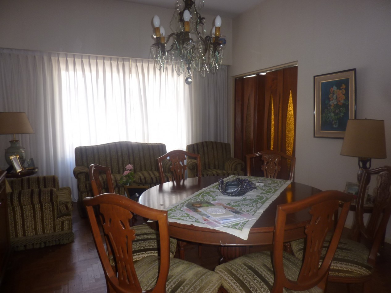 FLORES NORTE, 2 casas con entrada independiente, terraza, parrilla, cochera. Condarco y Neuquen