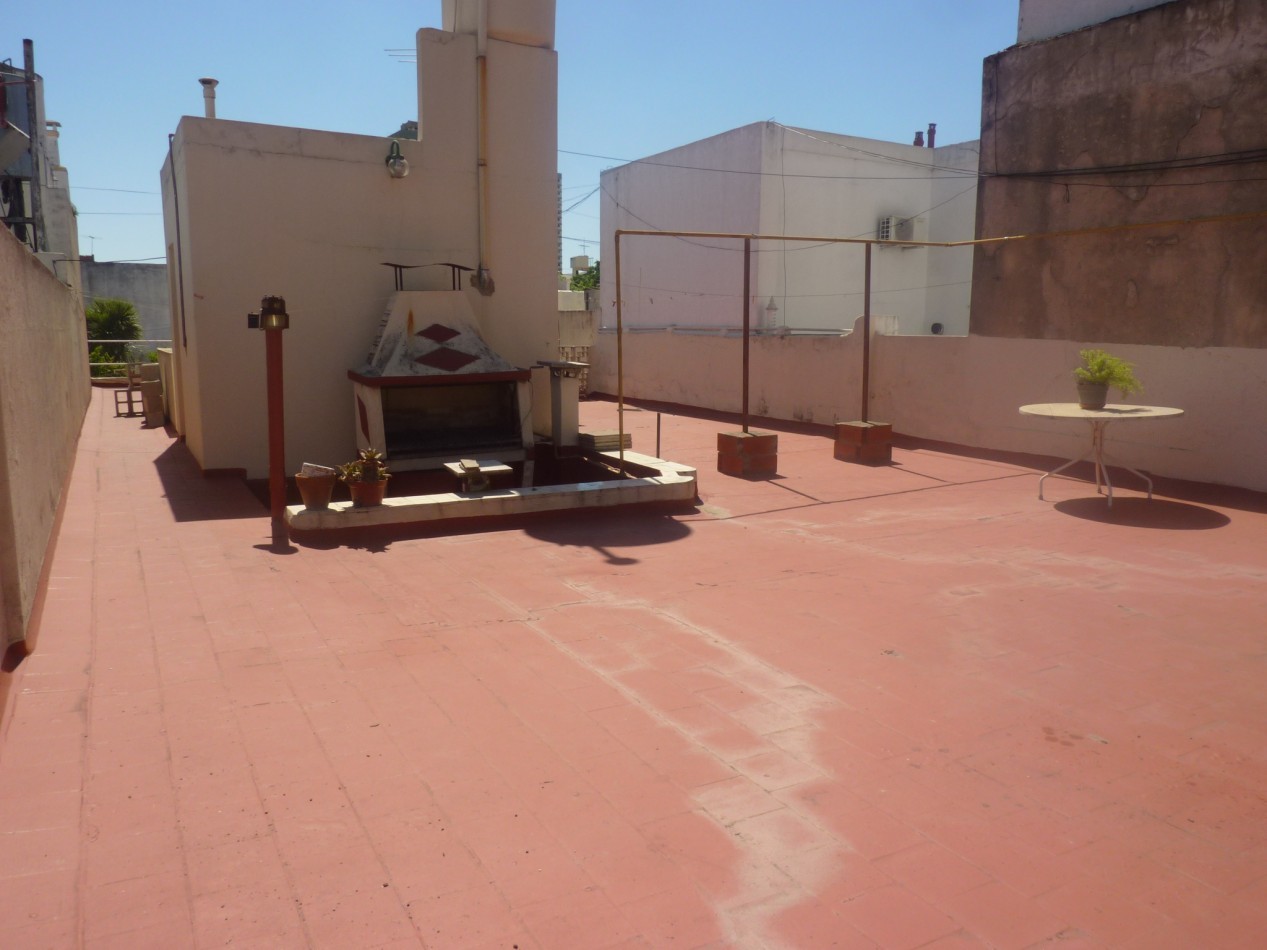 FLORES NORTE, 2 casas con entrada independiente, terraza, parrilla, cochera. Condarco y Neuquen