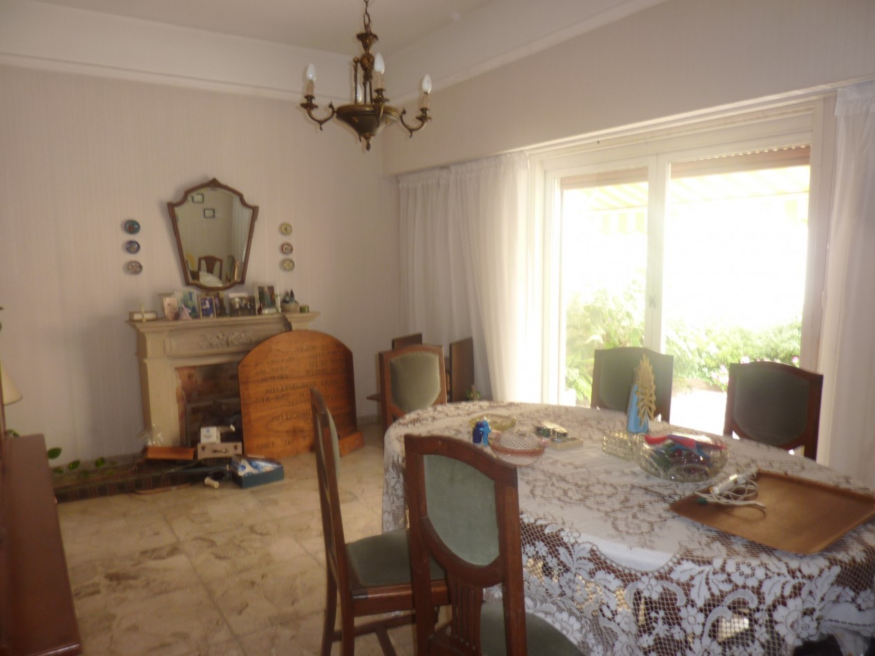 FLORES NORTE, 2 casas con entrada independiente, terraza, parrilla, cochera. Condarco y Neuquen