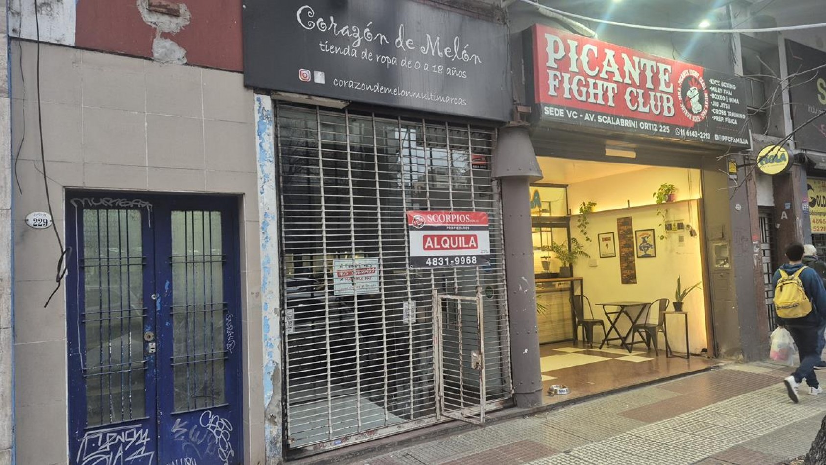 Palermo, local comercial sobre Avenida, muy buena ubicacion.