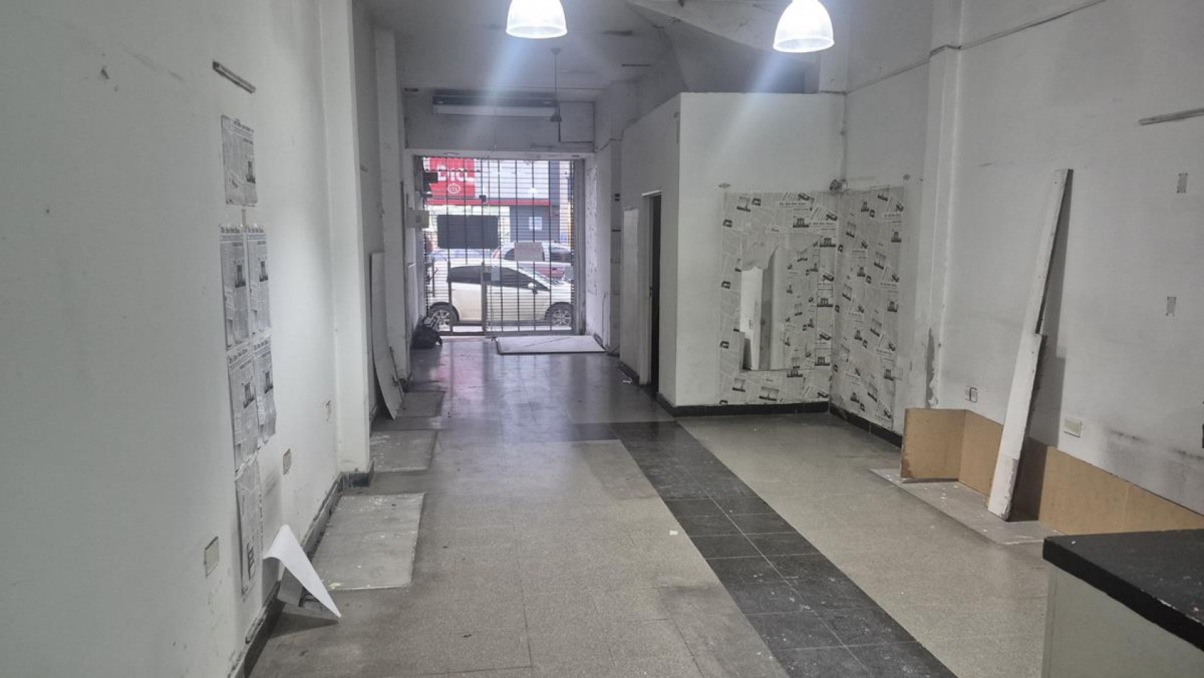 Palermo, local comercial sobre Avenida, muy buena ubicacion.