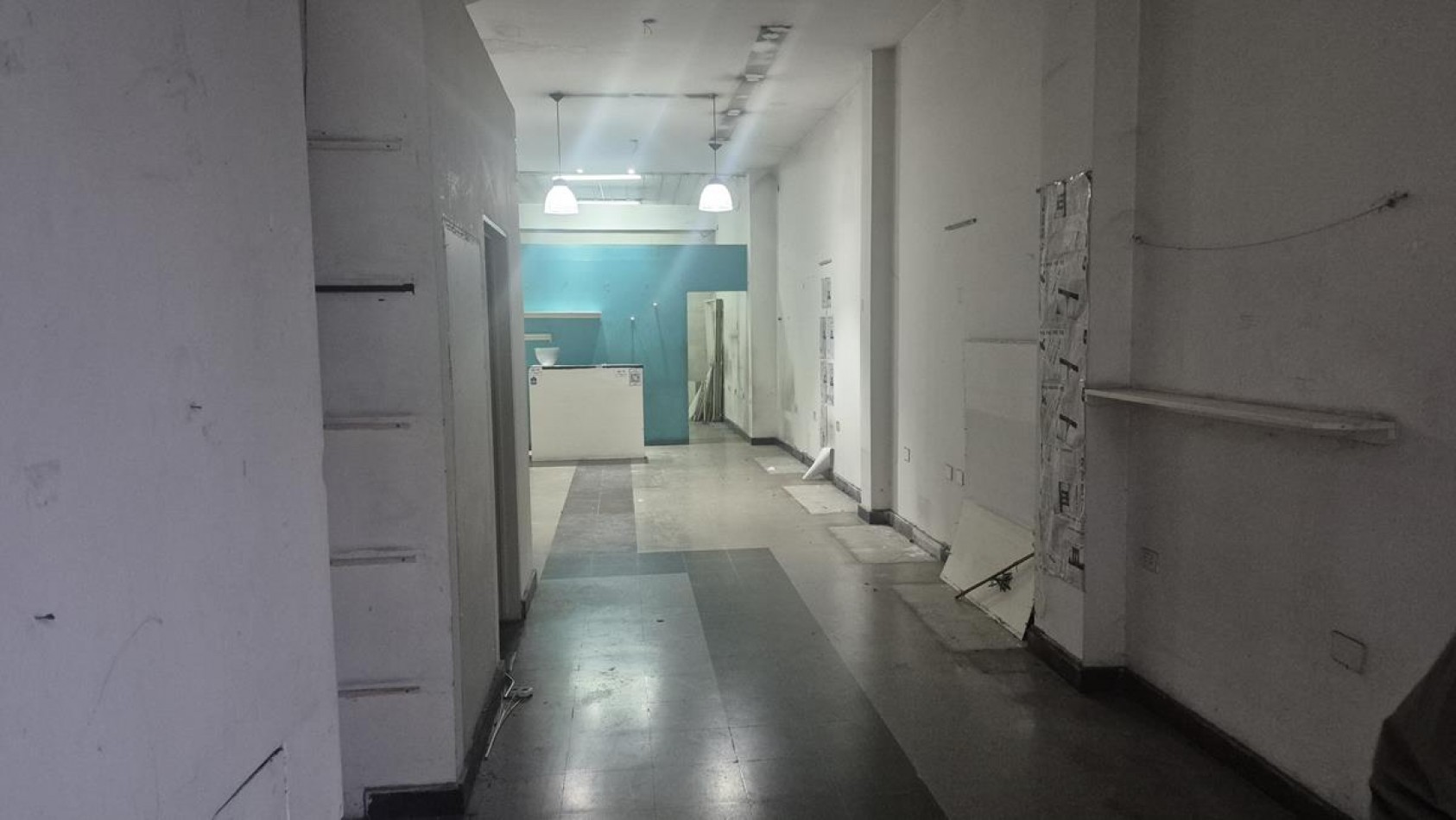 Palermo, local comercial sobre Avenida, muy buena ubicacion.