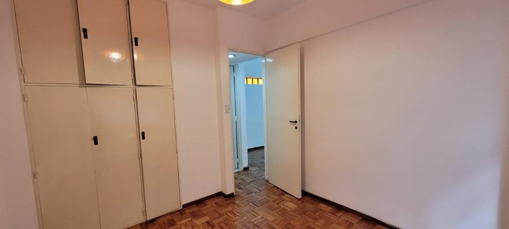 Boedo, 2 Ambientes, Lateral. Se ubica muy proxima a la mitica esquina de San Juan y Boedo, cerca de muchos comercios, colectivos, estacion subte de la linea E Boedo.