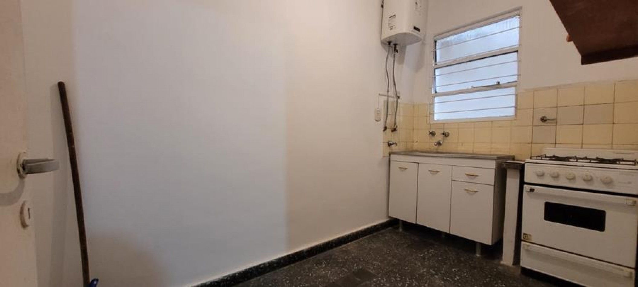 Zona de Facultades, Depto. 1 ambiente, 39,75mt2. contrafrente, Av. Corrientes y Pasteur. APTO PROFESIONAL 