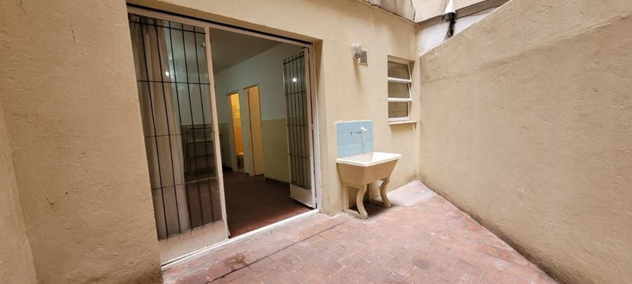 Zona de Facultades, Depto. 1 ambiente, 39,75mt2. contrafrente, Av. Corrientes y Pasteur. APTO PROFESIONAL 