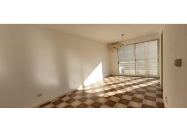 Palermo, 2 Ambientes contrafrente, balcon corrido. Muy buena ubicacion, zona Universidad Palermo y UTN. Excelente. 