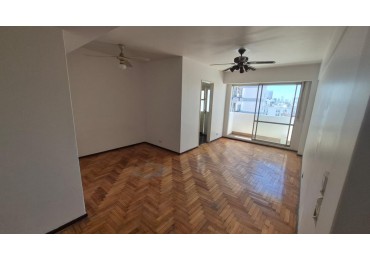 Once, 2 Ambientes, con cochera fija, contrafrente con balcon. MUY LUMINOSO. A mts. Av. Corrientes. Subte B - H