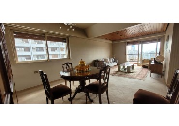 Palermo 4 Ambientes, contrafrente, dependencia de servicio,  con balcon corrido. Cochera fija. EXCELENTE. Muy buena ubicacion a mts Av. Santa Fe. Zona Jardin Botanico. MUY LUMINOSO