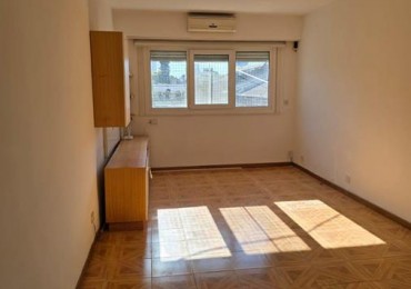 Palermo, 4 Ambientes Cotrafrente. MUY LUMINOSO. Muy buena ubicacion sobre Av. S. Ortiz, a 1 cuadra plaza Armenia