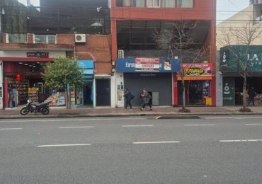 Chacarita, EXCELENTE LOCAL COMERCIAL. Frente. A 1 cuadra Estacion Chacarita, plaza Los Andes, a mts. Movistar Arena